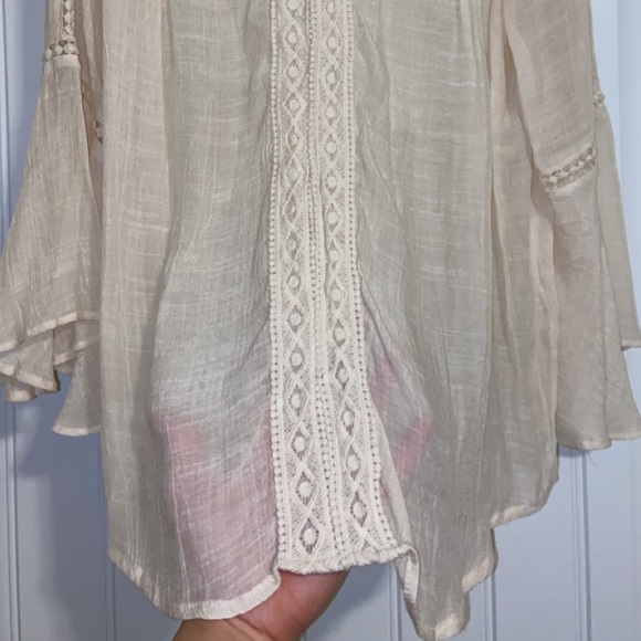 Flowy blouse with adorable design - Picture 3 of 5